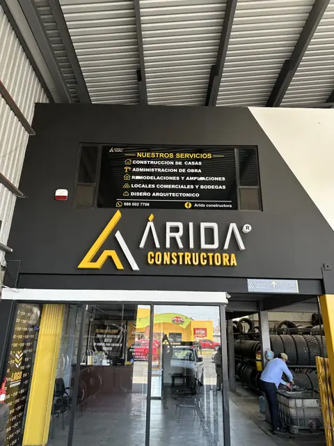 Directorio iluminado Árida Constructora