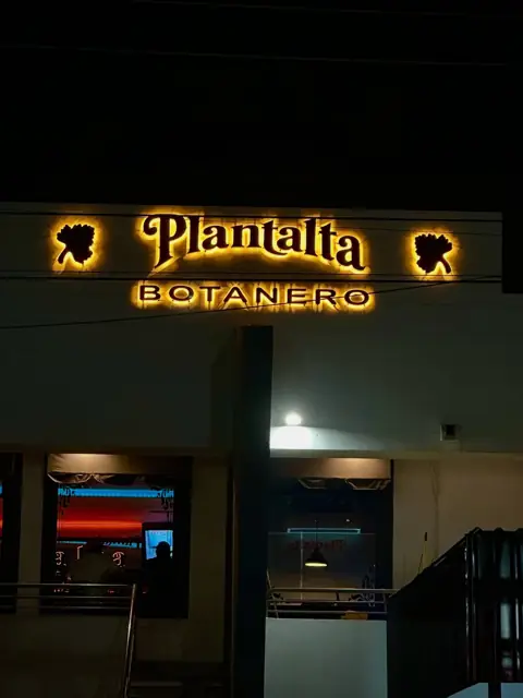 Letras iluminadas Plantalta Botanero