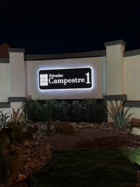 Caja de luz iluminada Privadas Campestre en Mexicali