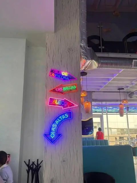 Letrero neón personalizado en Mexicali