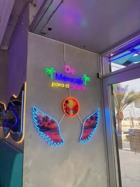 Letrero neón personalizado en Mexicali