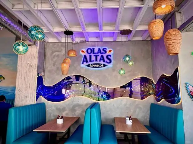 Letrero neón e iluminación decorativa — Olas Altas